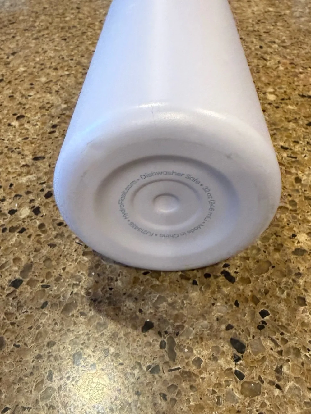 Hydro Flask Powder Periwinkle Bottle with Black Lid 32oz